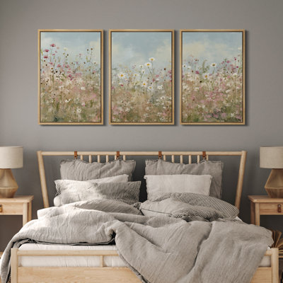 Pastel Wildflower Meadow sous doux ciel bleu - impression sur toile encadrée 3 pièces