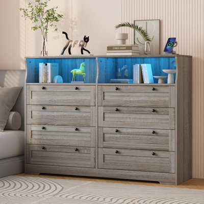 Commode 8 tiroirs 55 po de large avec rangement, DEL et station de charge