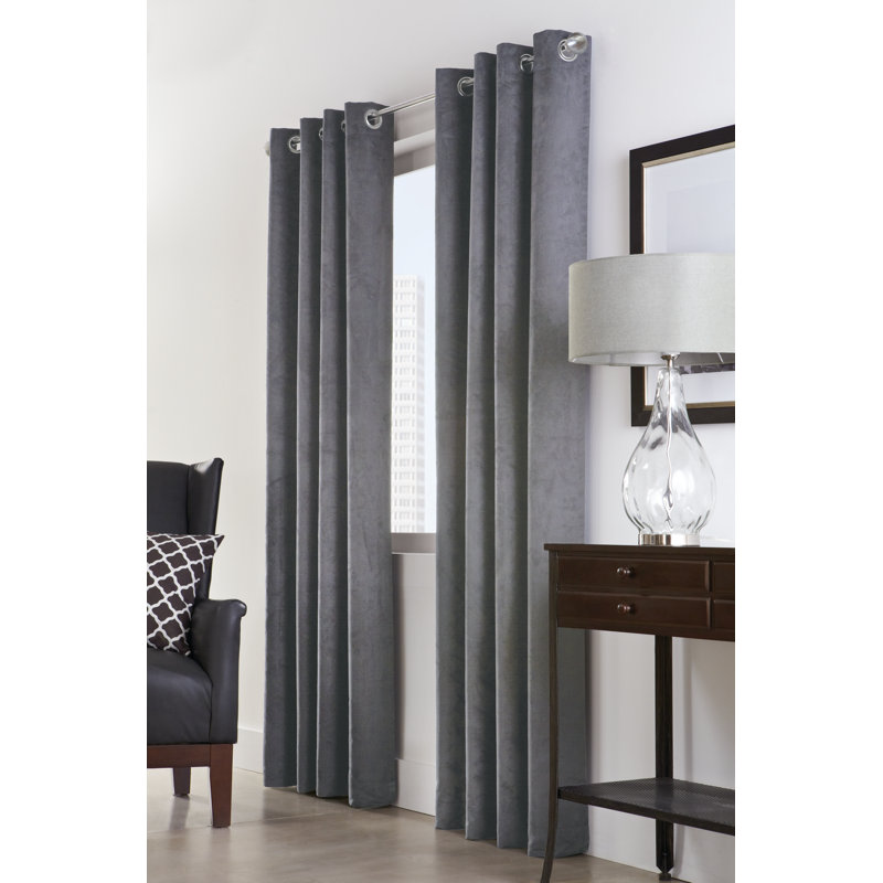 Panneau de rideau occultant Bentleyville Polyester Max, Gris foncé, L 54 po x L 84 po