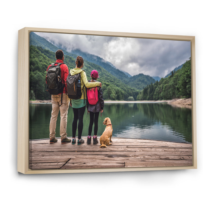 «Family Outing Adventure» sur toile, Cadre naturel flottant, H 16 po x l 32 po x P 1 po