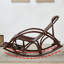 Chaise berçante décontractée en rotin naturel tissé à la maison-108493806