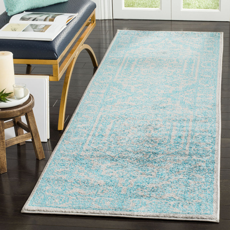 Tapis oriental de couleur sauge / ivoire Arrietty, Light Grey/Teal, Tapis de couloir 2 pi 6 po x 8 pi