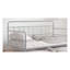 Lit de jour contemporain contemporain en métal argent avec couchette et structure inspirée des tuyaux