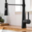 Robinet de cuisine noir rétractable, conception à poignée simple, fabrication robuste en laiton, revêtement anticorrosion, réglages de jet et de jet, installation facile