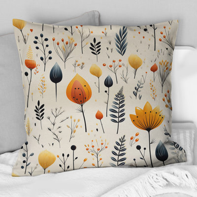 Nordic Ivory and Beige Floral Charm - Coussin décoratif imprimé floral