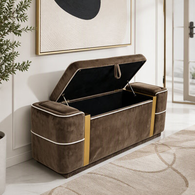 Banc de rangement moderne avec repose-pieds en velours et détails en métal doré