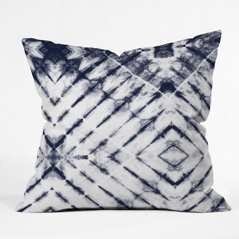 Coussin décoratif en forme de petite flèche design co shibori, 16 po x 1 po