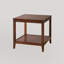 Table de bout carrée en chêne avec tablette de rangement inférieure-130594065