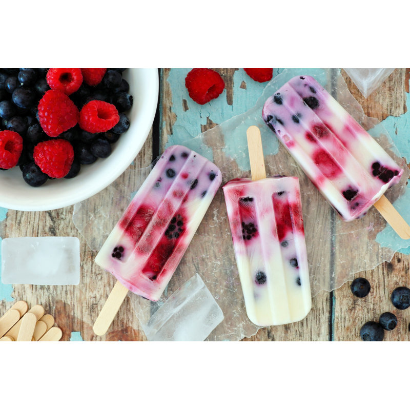 «Berry Yogurt Popsicles» par Jenifoto - photographie sur toile tendue, L 48 po x H 32 po