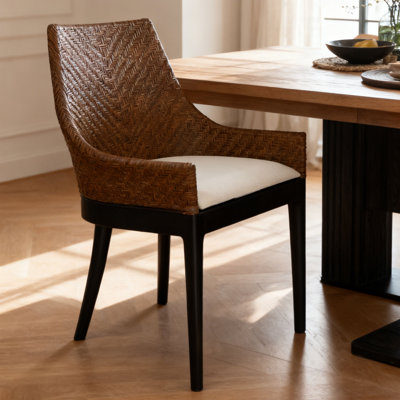 Fauteuil d'appoint rembourré à la main avec pieds en bois massif