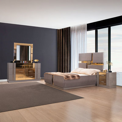 Ensemble de chambre à coucher 5-N pour PC Frum Signature à Riversand avec accent doré
