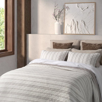 Chill printed striped quilt set
