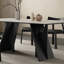 Table et chaise de salle à manger légère et créative-104769635