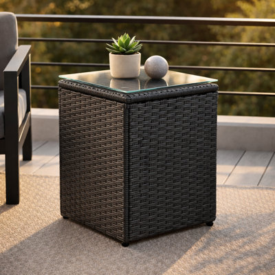 Table d'appoint carrée en osier