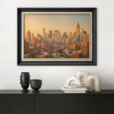«Urban Urbanline Cityscape at Golden Hour with Warm Sunlight», reproduction d'art sur toile encadrée