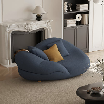 Canapé moderne et minimaliste de style crème
