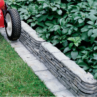Bordure de la pelouse Bedrocks