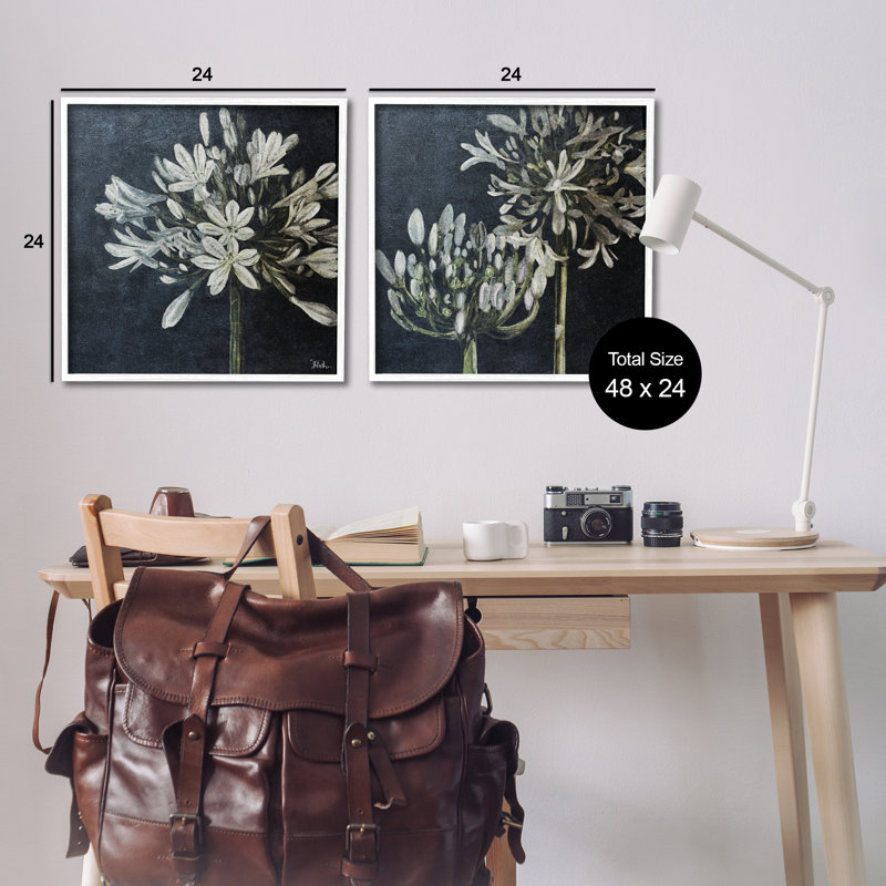 «Blossoming Flower Stem», ensemble de 2 giclées sur papier par Patricia Pinto, Estampe numérique encadrée blanc bord de mer