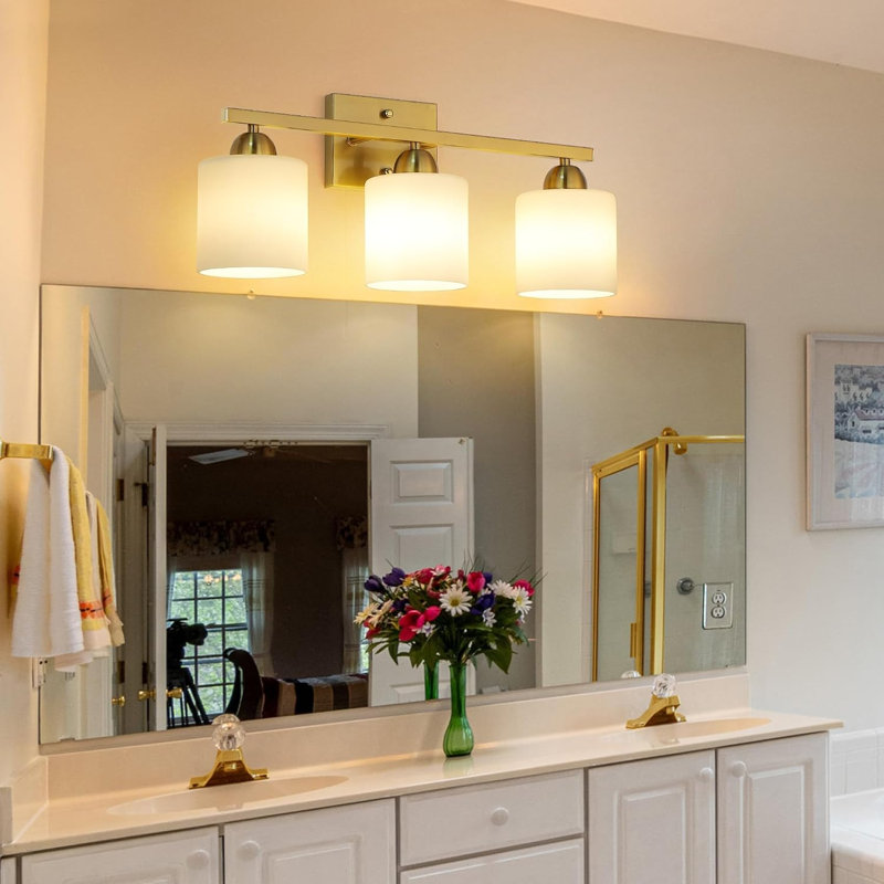 Éclairage pour meuble-lavabo de salle de bain classique avec abat-jour en verre blanc texturé, or brossé classique, 3 lumières