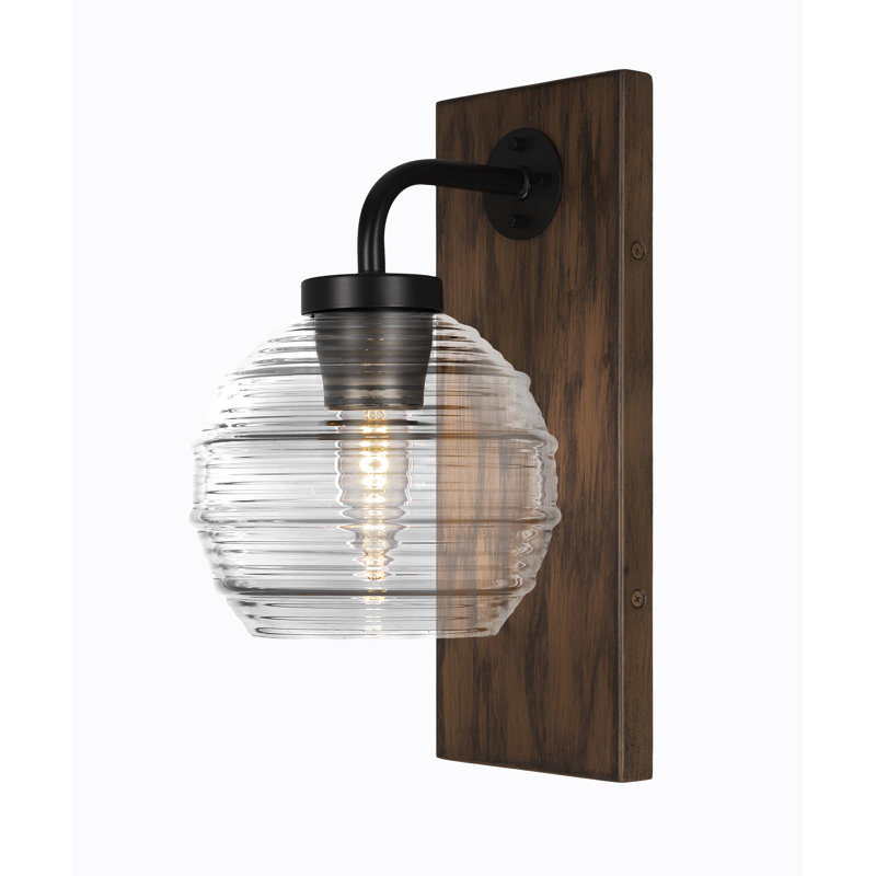 Applique murale Oxbridge présentée en graphite et finition en métal d'aspect bois patiné peint avec verre fumé de 6 po, Fumée