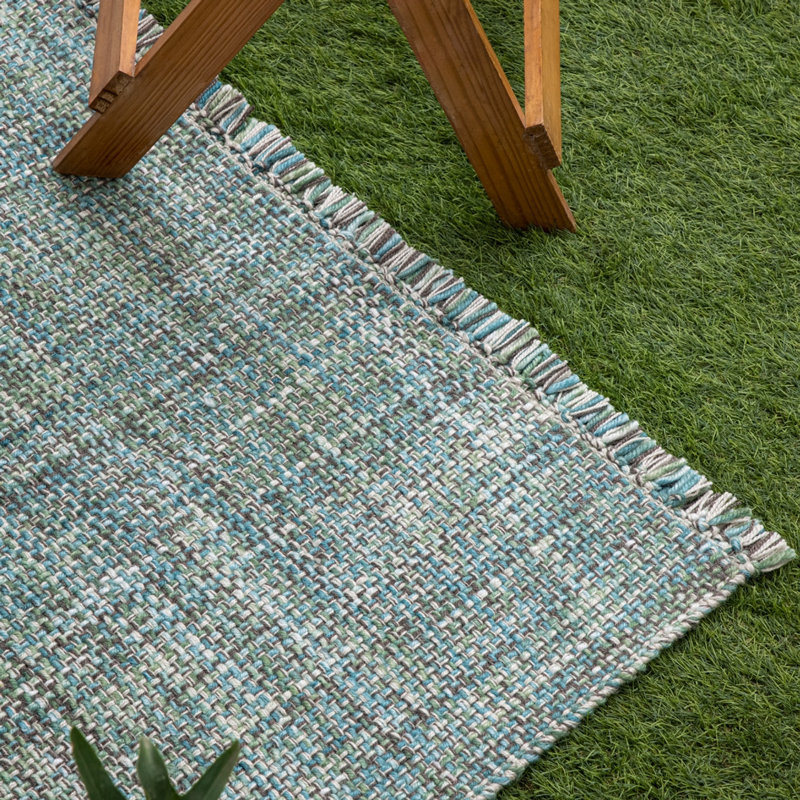 Morris Handwoven Gray Synthetic Indoor/Outdoor Rug 2'6" x 5'