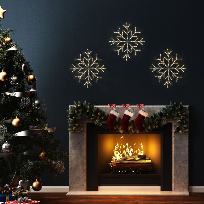 Outdoor LED LED Lighted Window Décor, Gold