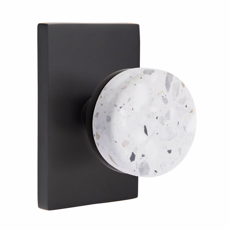 Ensemble de faux boutons Emtek Select, rosette rectangulaire moderne, tige conique, bouton terrazzo clair, Dos plat