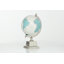 Amy Cole et globe gris