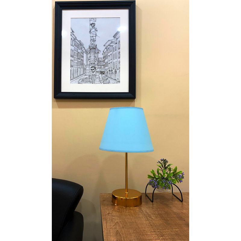 Élégante lampe de table bleue et dorée avec pied en métal, 14,2 x 8,7 pouces | Capuchon en polypropylène (6,7 po en haut, 8,7 po en bas) | 36 po de hauteur totale, 59 po de câble | Douille E27 (60 W maximum) | Certifié CE, solution d'éclairage de maison élégante