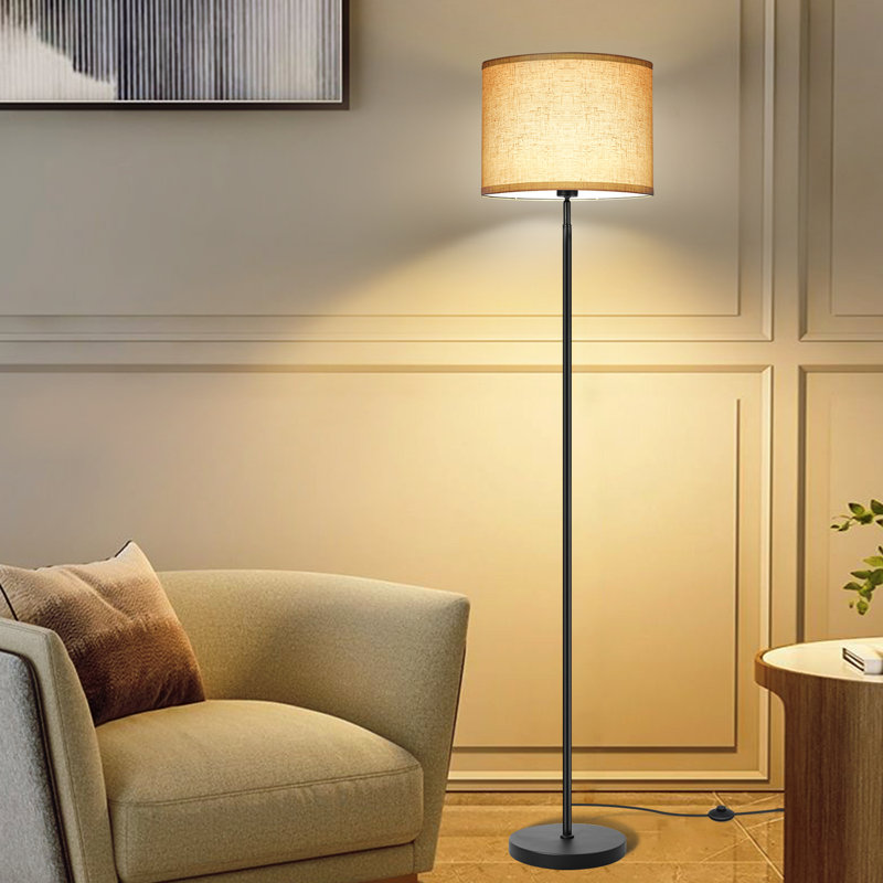 Lampe sur pied traditionnelle Alexxes de 63 po avec tÃ©lÃ©commande et ampoule incluse, Noir