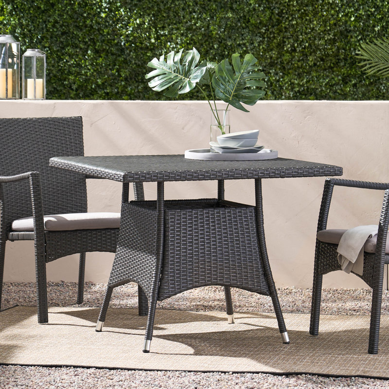 Tables de patio de qualité en rotin gris pour manger en plein air