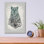 «Laughing Bear Etcher» par Rachel Caldwell, art mural en verre acrylique