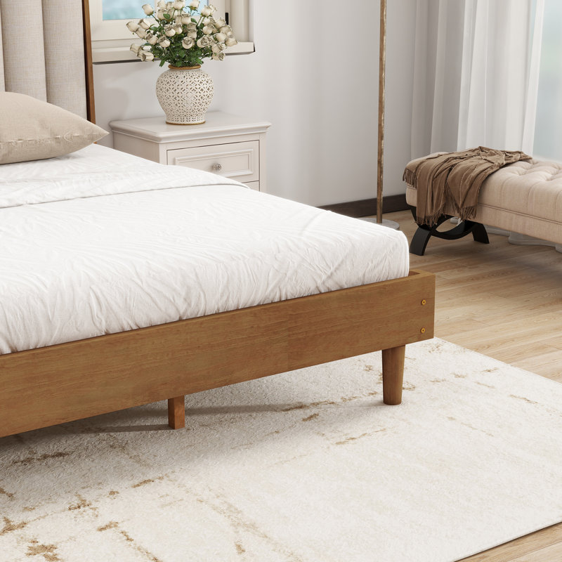 Très grand lit en bois avec tête de lit tapissier de style piano, lit en bois avec cadre de lit renforcé, blé