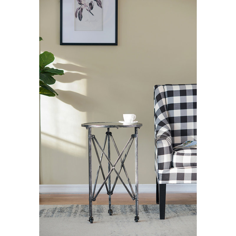 Table d'appoint Gilbert D17 x 26,5 po