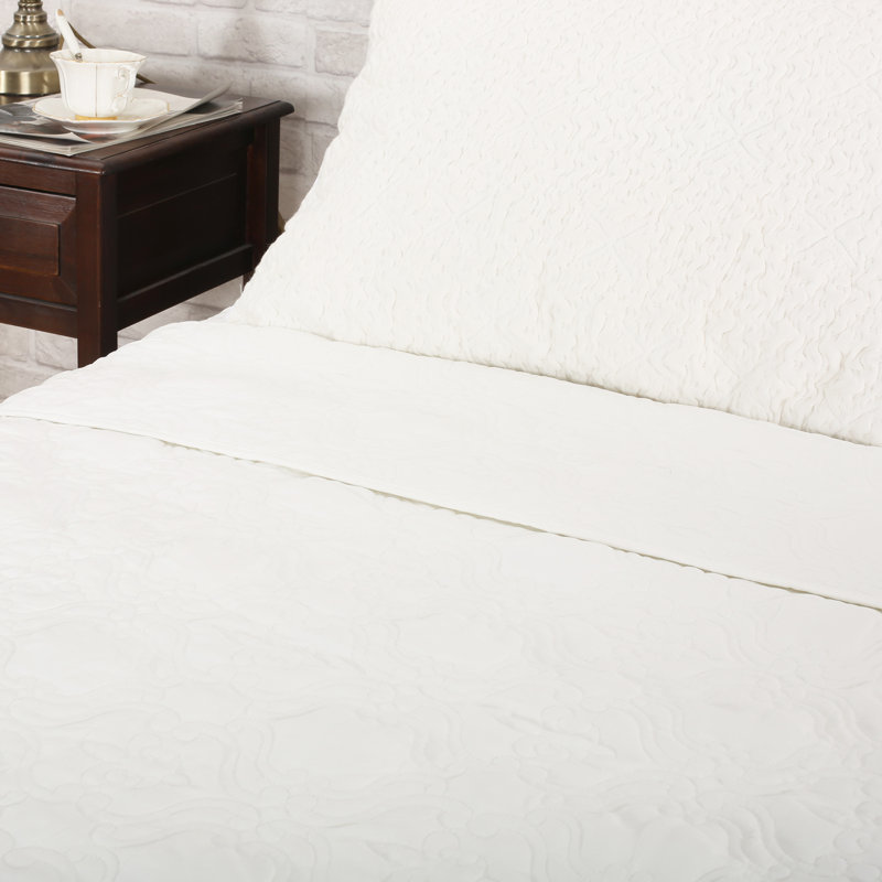 Rachel Polyester Floral Quilt, White