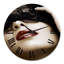 Portrait d'une femme moderne avec un masque - horloge murale moderne-60282158