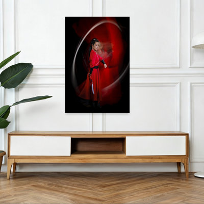 «Red Warrior In Motion», art mural traditionnel élégant et dramatique