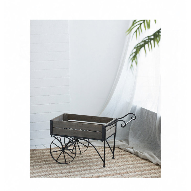 24,4 po x 12,6 po x 15,4 po avec chariot à plantes