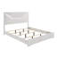 Ensemble de chambre avec grand lit 4 pièces avec tête de lit à DEL de style moderne en bois blanc-436846629