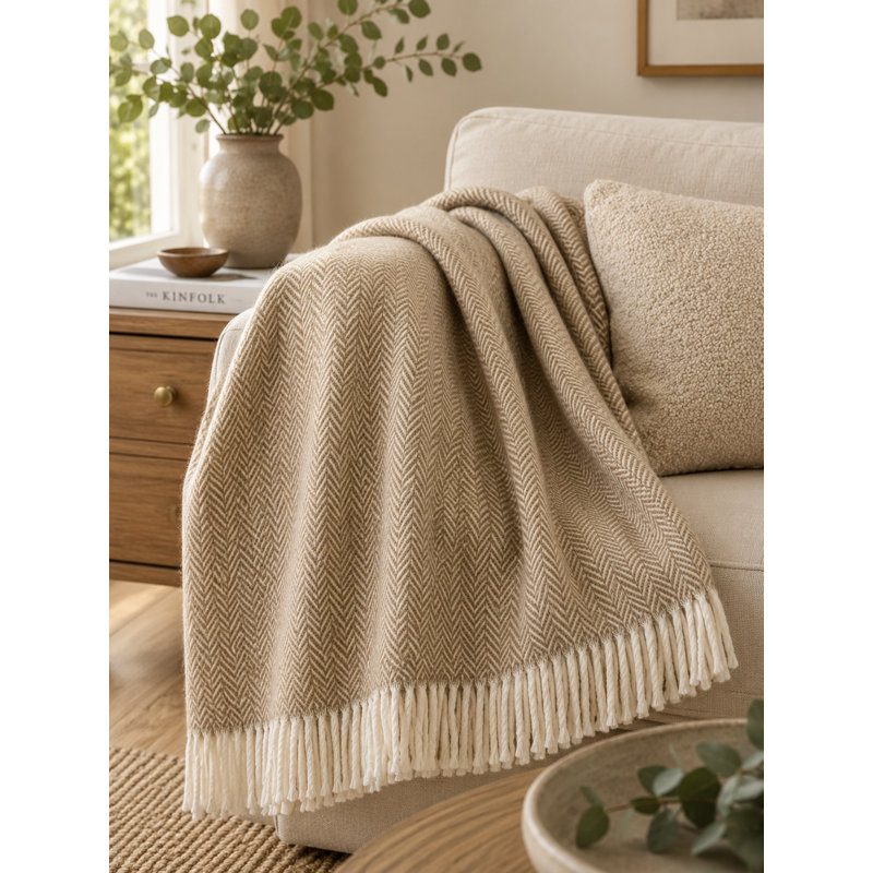 Jeté en peluche à chevrons, L 70 po x l 55 po, Cinnamon Herringbone