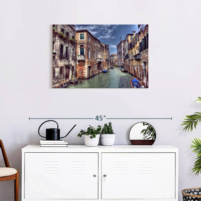 Lilie Venice Street Canal