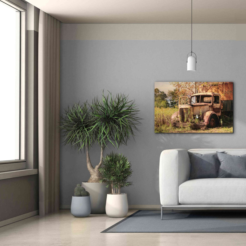 «Old Yellow Truck» par Lori Deiter, art mural sur toile, H 26 po x l 40 po x P 1,5 po