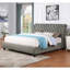 Lit traîneau gris, capitonné en velours et orné de clous décoratifs.-824921885