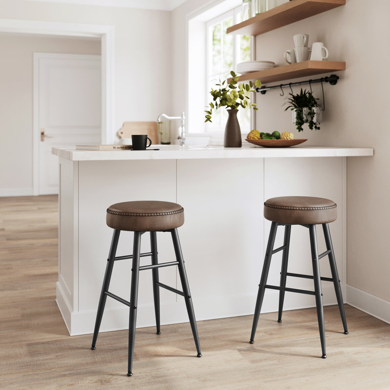 Tabouret Parmley, Similicuir brun rustique / cadre noir, Tabouret de comptoir (siège d'une hauteur de 24,8