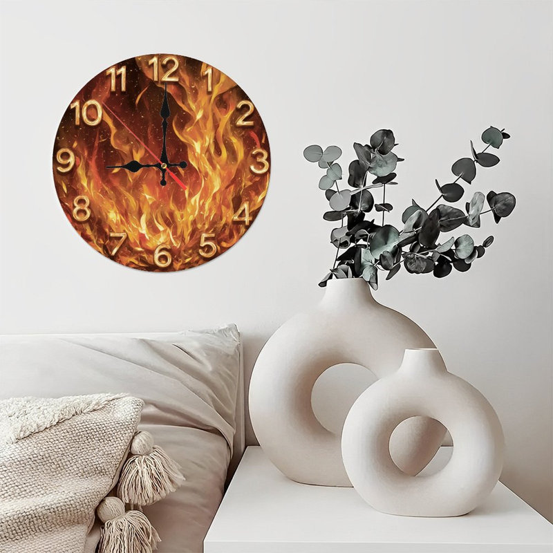 Horloge Fiery avec chiffres dorés