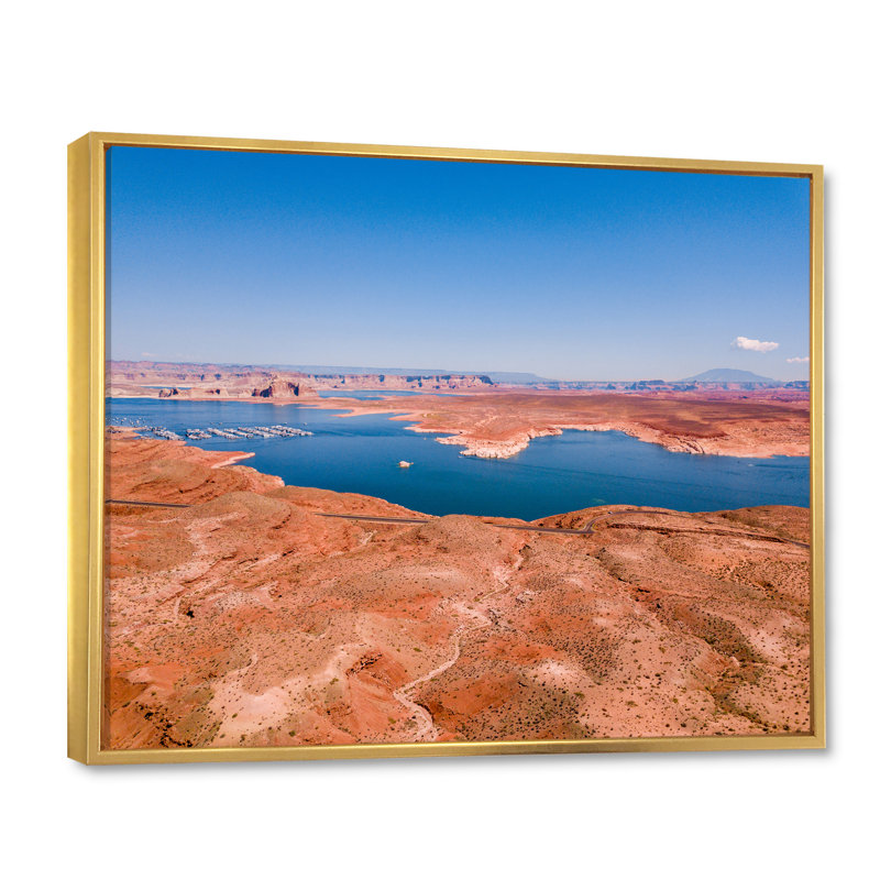 Vue aérienne du lac Powell, H 34 po x l 44 po x P 1,5 po, Cadre flottant doré