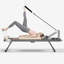Machine de Pilates Reformer pour l'entraînement à domicile, équipement de Pilates pliable avec ressorts en alliage de haute résistance pour débutants, jusqu'à 330 lb, beige