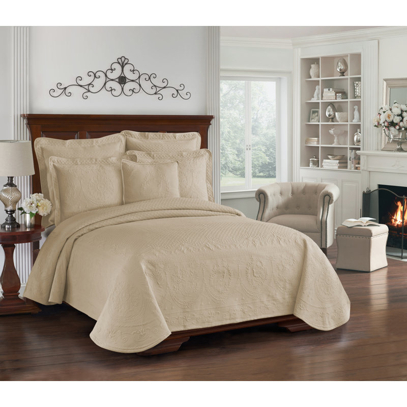 King Charles Matelasse Traditional Coverlet, Full, Birch