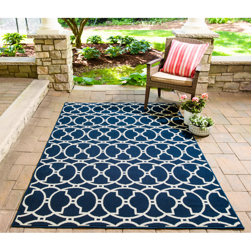 Tapis intérieur / extérieur à motif géométrique bleu Yepez, Rectangle 6 pi 7 po x 9 pi 6 po