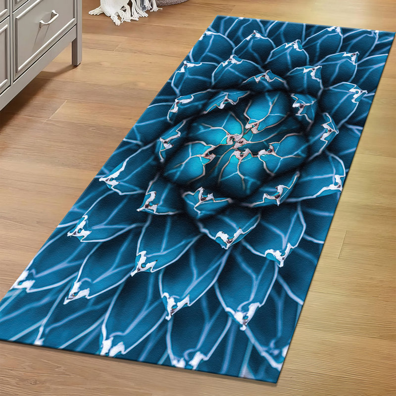 Tapis doux non tissé exquis avec des motifs floraux complexes dans des teintes vibrantes pour un décor élégant